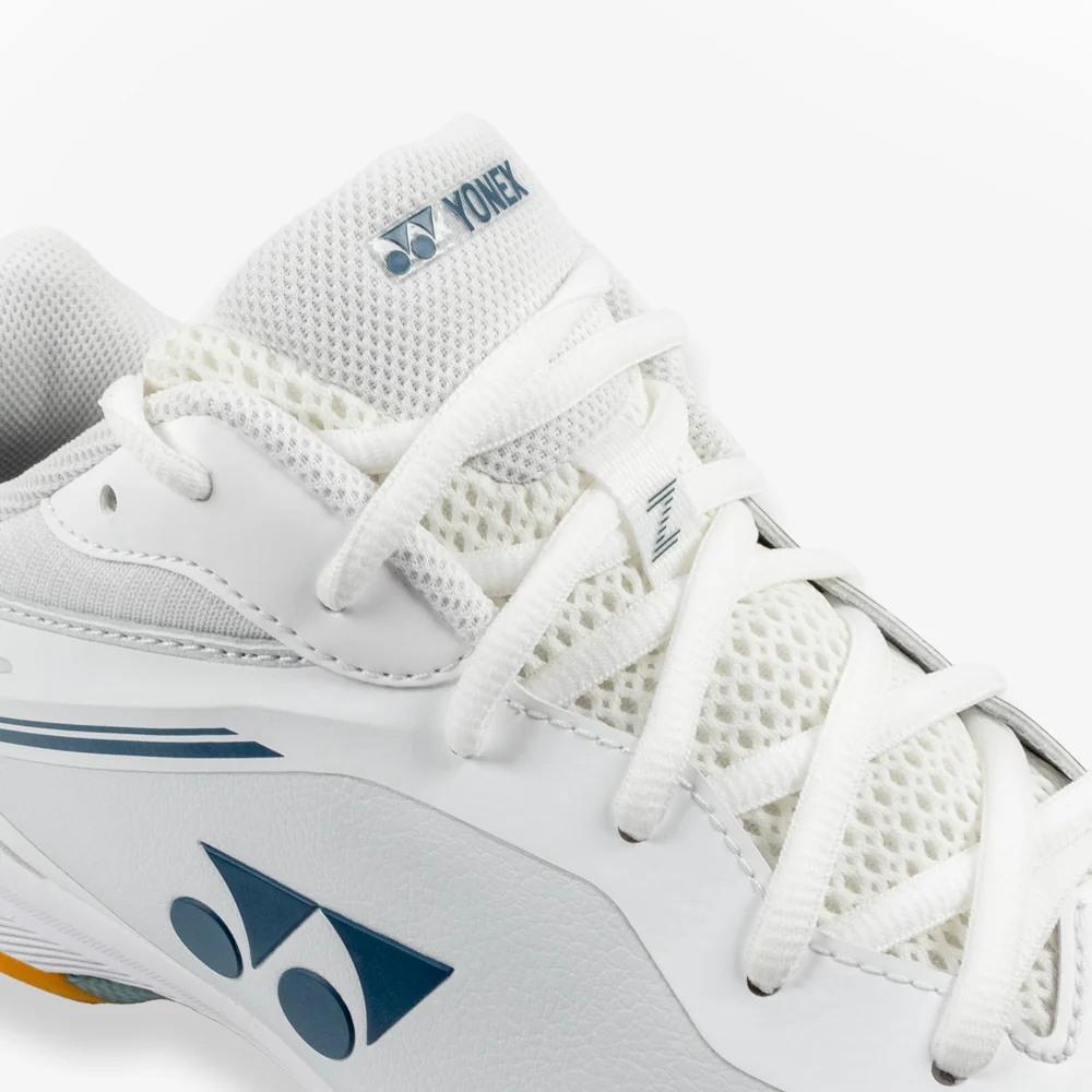 Yonex Power Cushion 65 Z4 lacing and breathable mesh tongue close-up
