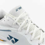 Yonex Power Cushion 65 Z4 lacing and breathable mesh tongue close-up