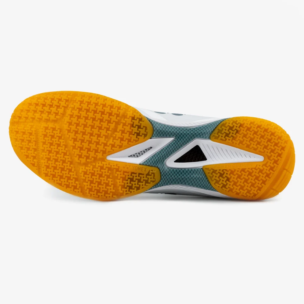 Yonex Power Cushion 65 Z4 non-marking gum rubber outsole tread pattern